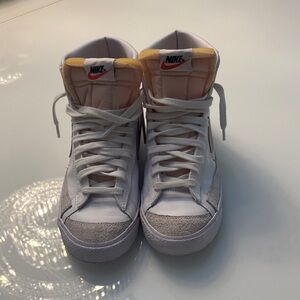 Nike Women's White and Cream High-Top Sneakers size 9 like new worn once